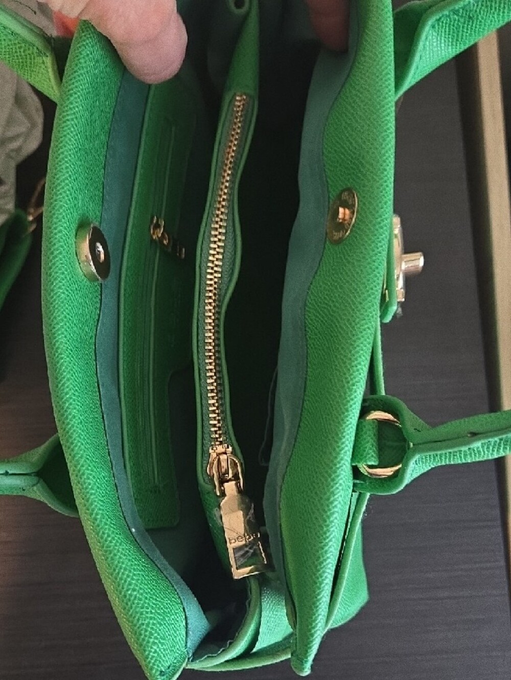 bebe Vibrant Green Top-Handle Satchel NEW - Picture 3 of 8